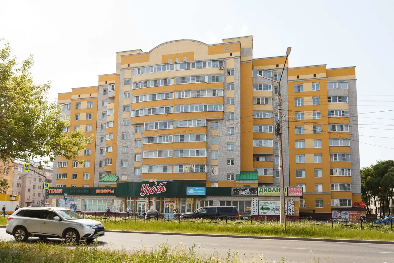 Вологда: Белые ночи у ТРЦ Остров