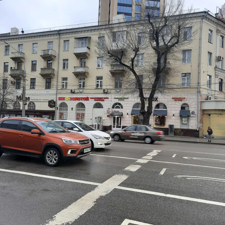 Воронеж: Просторная студия в центре.
