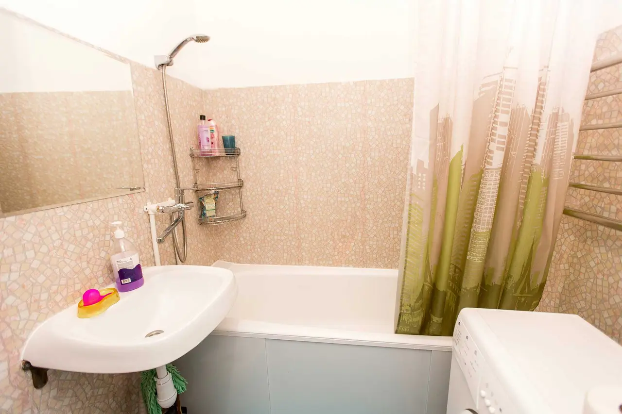 Нижневартовск: "Абсолют-нв" 3х-комнатные Апартаменты на Героев Самотлора 16