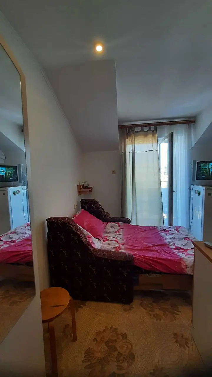 Номер на причале с видом на яхты и чаек — фото 2