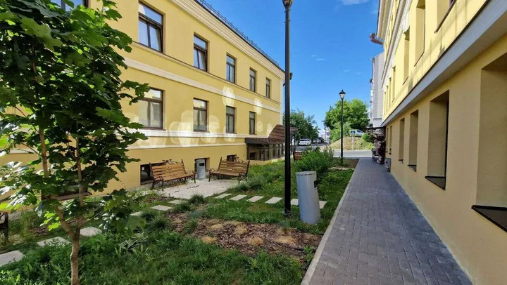 Казань: Просторная двухуровневая студия у подножия Казанского Кремля - от Urban Apartments