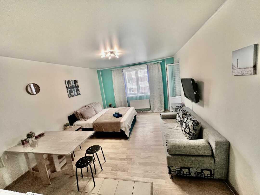Тюмень: Апартаменты на Геологоразведчиков 44а