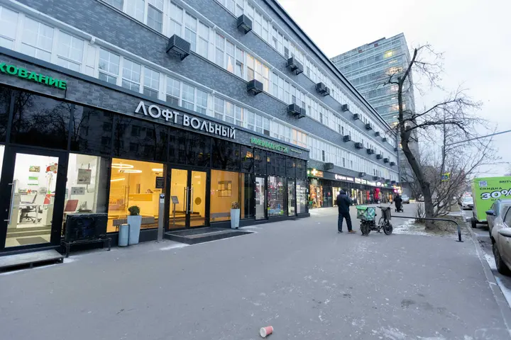 Москва: Студия с террасой 2-ом Вольном переулке