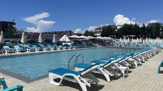 Анапа: Апартаменты с бассейном у моря