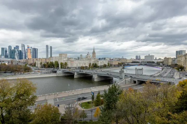 Москва: Двухкомнатная квартира с панорамным видом на Москва-реку, Москва-Сити и Белый дом у м.Смоленская.