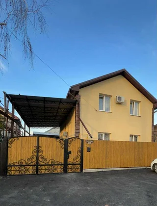 Пятигорск: Дом на 4 квартиры с собственной парковкой на ул. Садовая, 213