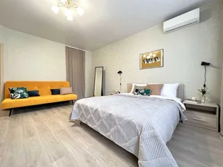 Новосибирск: Sunny House 2шка студия с качелями на панорамной лоджии