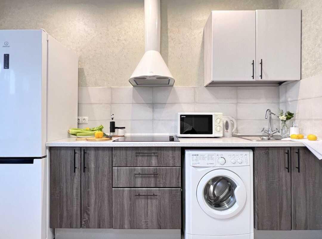 Новосибирск: Sunny House 2шка студия с качелями на панорамной лоджии