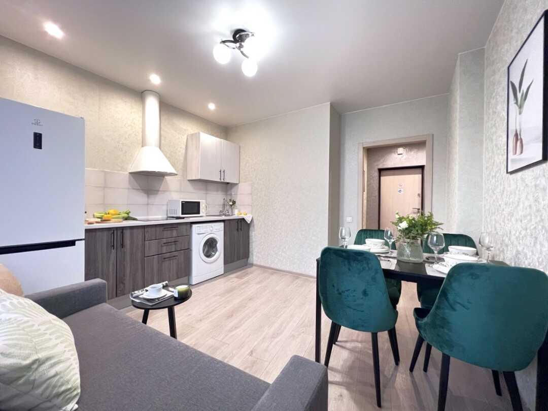 Новосибирск: Sunny House 2шка студия с качелями на панорамной лоджии