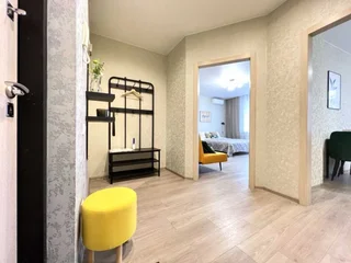 Новосибирск: Sunny House 2шка студия с качелями на панорамной лоджии