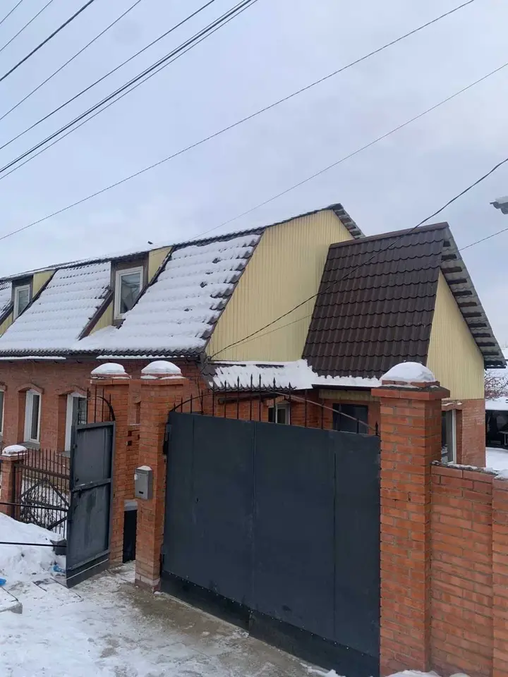 Красноярск: Уютный дом с баней и беседкой.
