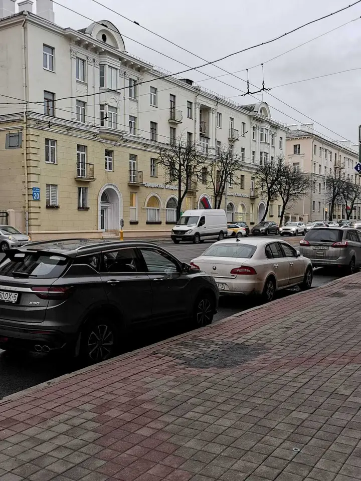 Минск: Квартира с двумя балконами на Красная 21