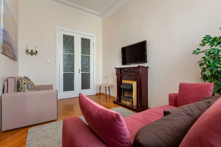 Москва: Люкс апартаменты с балконом и джакузи