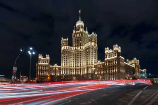 Москва: Улучшенные с Двумя Спальнями и Балконом