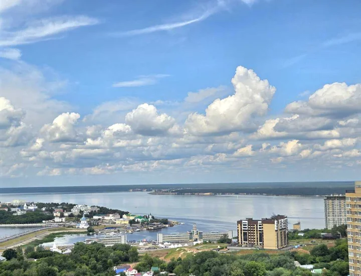 Чебоксары: Роскошная квартира с панорамным видом на город и реку Волгу от RentAp