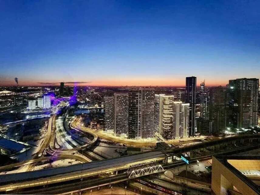 Москва: Sky City Moscow Уютная студия с подсветкой и Аэрохоккеем в Москва Сити! Закатная сторона!