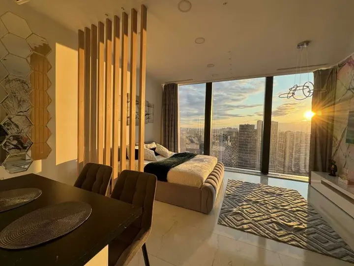 Москва: Sky City Moscow Уютная студия с подсветкой и Аэрохоккеем в Москва Сити! Закатная сторона!