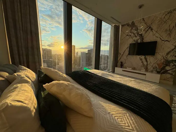 Москва: Sky City Moscow Уютная студия с подсветкой и Аэрохоккеем в Москва Сити! Закатная сторона!