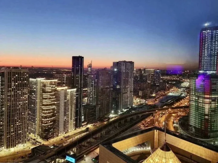 Москва: Sky City Moscow Уютная студия с подсветкой и Аэрохоккеем в Москва Сити! Закатная сторона!