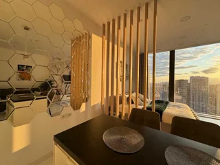 Москва: Sky City Moscow Уютная студия с подсветкой и Аэрохоккеем в Москва Сити! Закатная сторона!