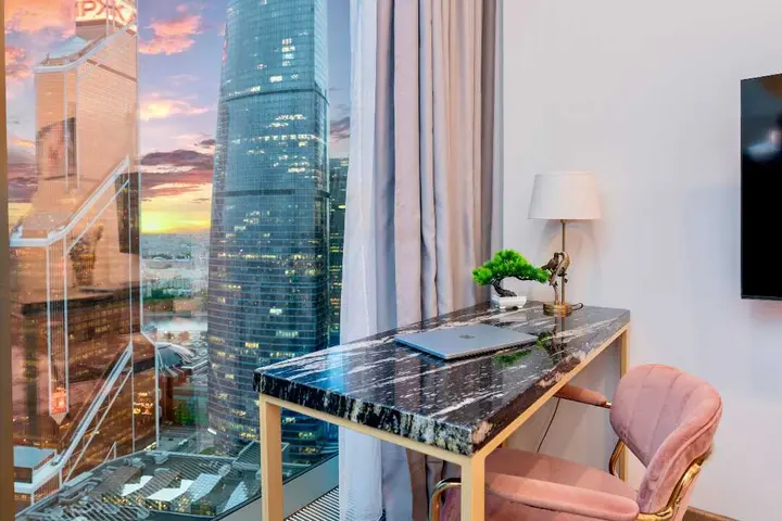 Москва: Апартаменты Sky City Moscow LUX Студия с большим окном с видом на все башни и город!