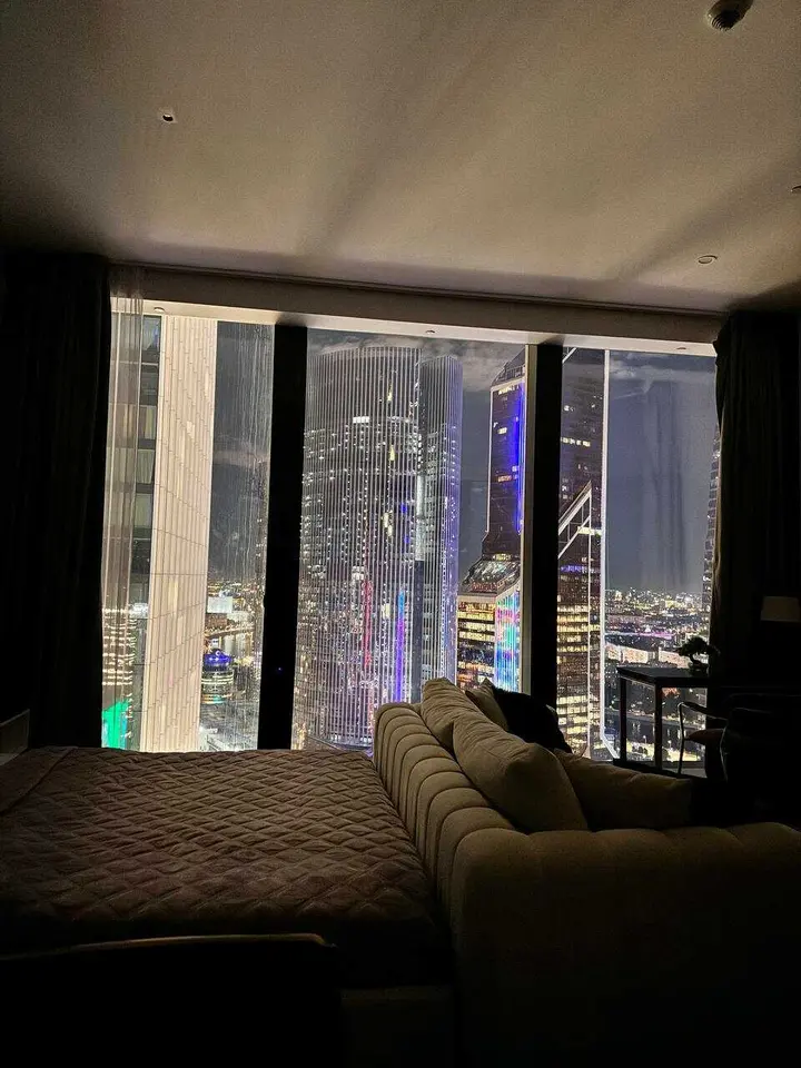 Москва: Апартаменты Sky City Moscow LUX Студия с большим окном с видом на все башни и город!