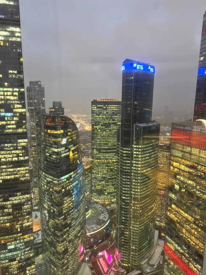 Москва: Sky City Moscow Роскошный апартамент с видом на башни на 61 этаже