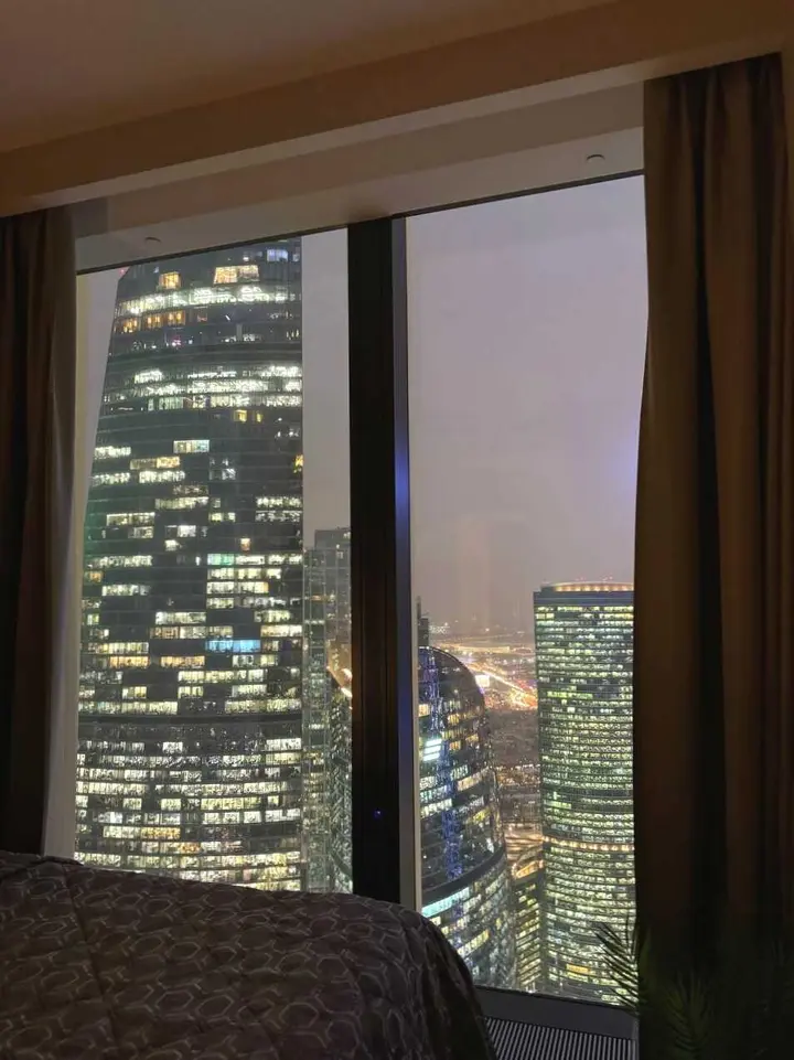 Москва: Sky City Moscow Роскошный апартамент с видом на башни на 61 этаже