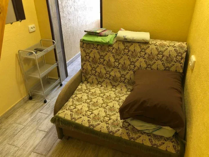 Евпатория: Небольшой двухэтажный домик в курортной зоне, Крым