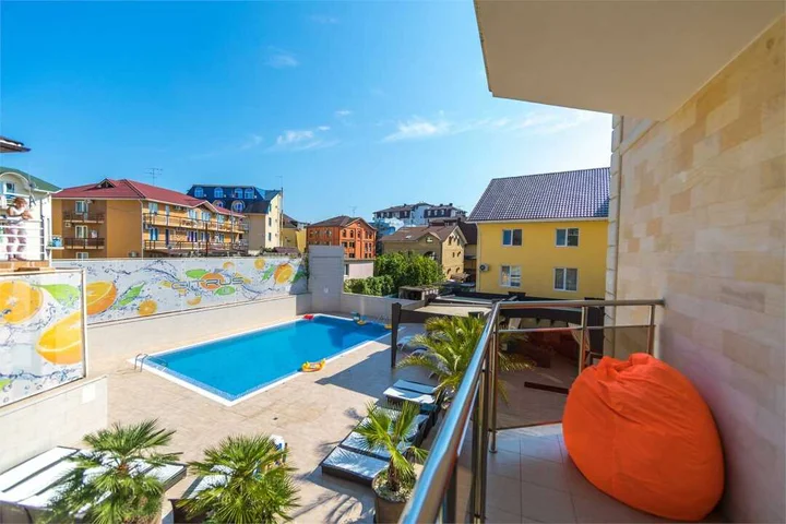 Сириус: Citrus Hotel