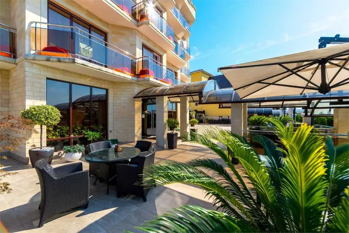Сириус: Citrus Hotel