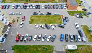 Сургут: Двухкомнатная квартира с просторной кухней в Сургуте