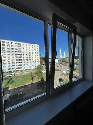 Владивосток: Студия с видом на Золотой мост на ул. Надибаидзе, 28