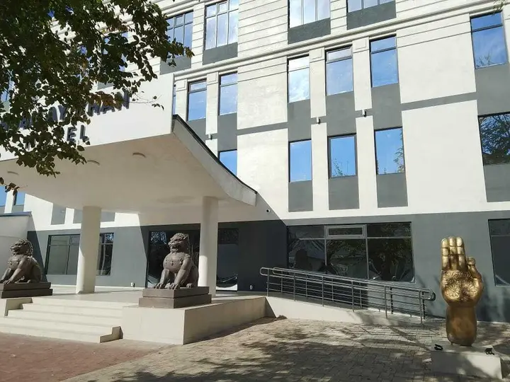 Элиста: Hubilay Khan