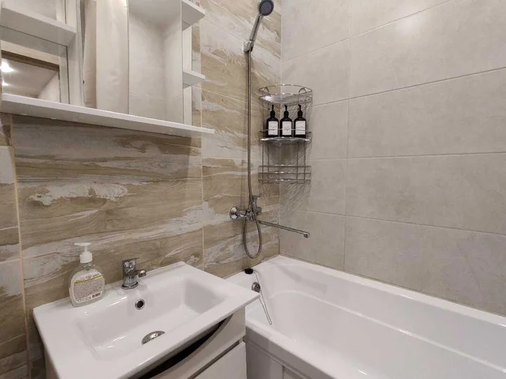 посёлок городского типа Стройкерамика: Теплая и светлая квартира на Анетты Басс 2с7