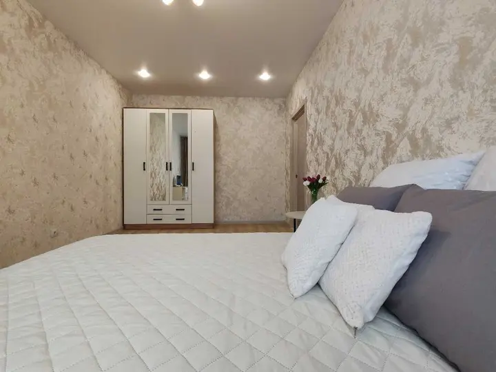посёлок городского типа Стройкерамика: Теплая и светлая квартира на Анетты Басс 2с7