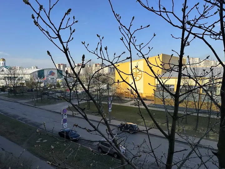 Санкт-Петербург: 2-комнатная квартира с балконом 8 мин. до метро
