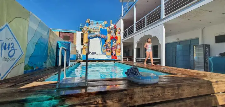 Морское: Гостиница "Бриз-Морское"