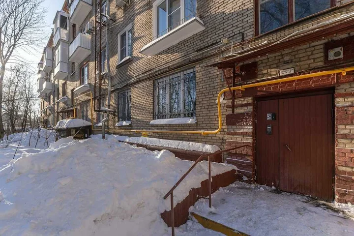Москва: 2-комнатная квартира на 1 этаже рядом с ФМБЦ им.Бурназяна А.И.