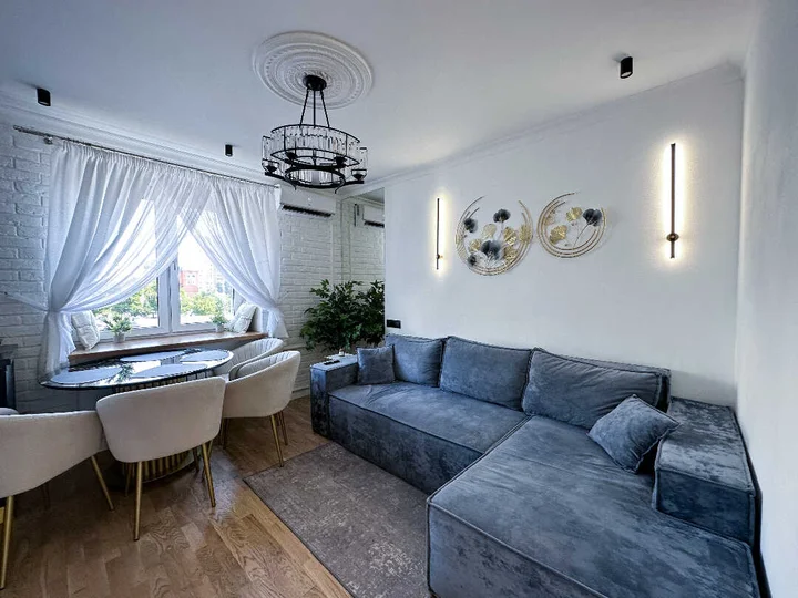 Москва: Евротрешка "Top Rooms" на Таганке у Москвы реки