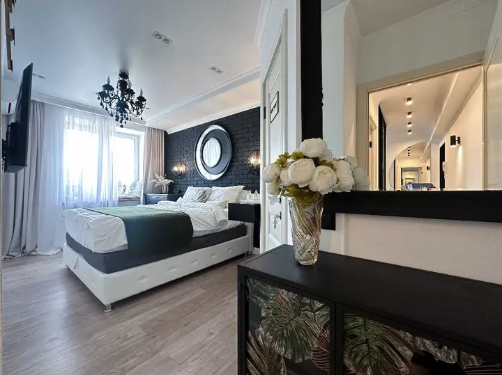 Москва: Евротрешка "Top Rooms" на Таганке у Москвы реки