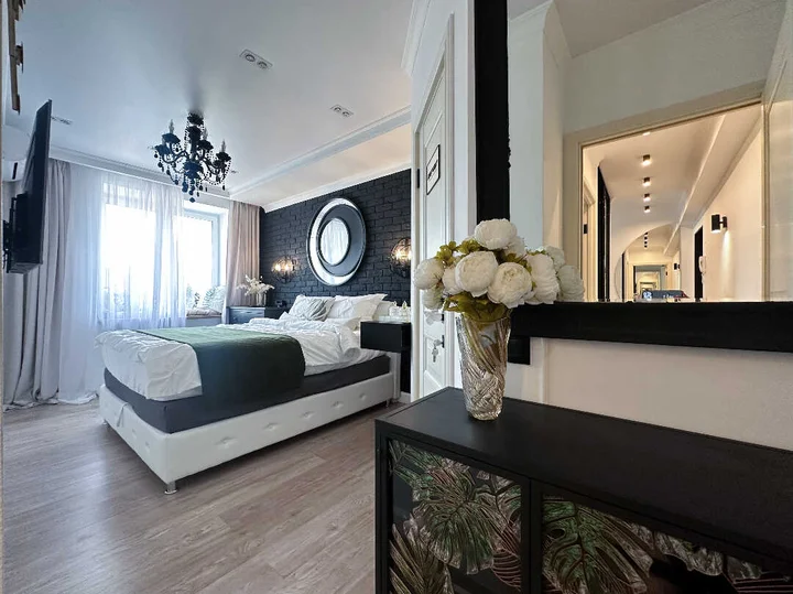 Москва: Евротрешка "Top Rooms" на Таганке у Москвы реки