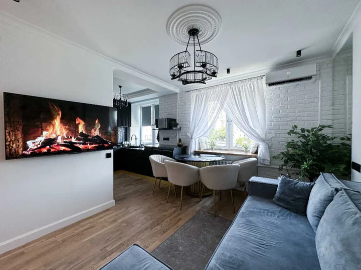 Москва: Евротрешка "Top Rooms" на Таганке у Москвы реки