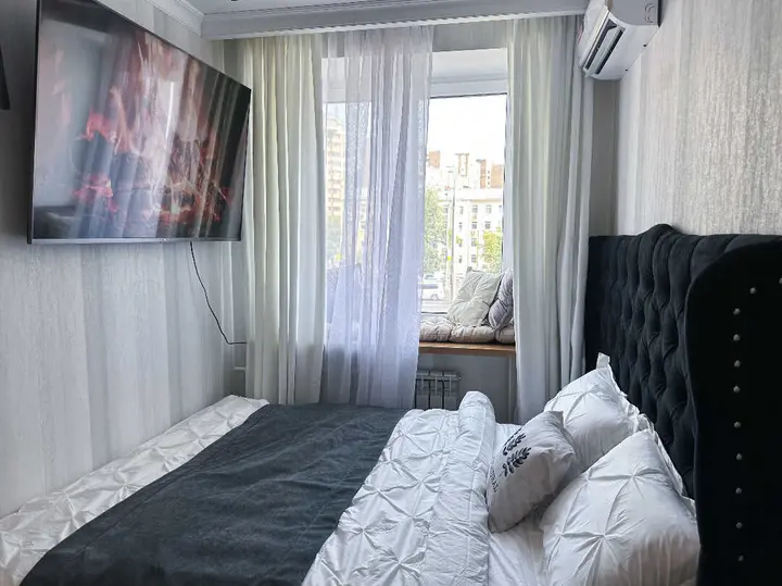 Москва: Евротрешка "Top Rooms" на Таганке у Москвы реки