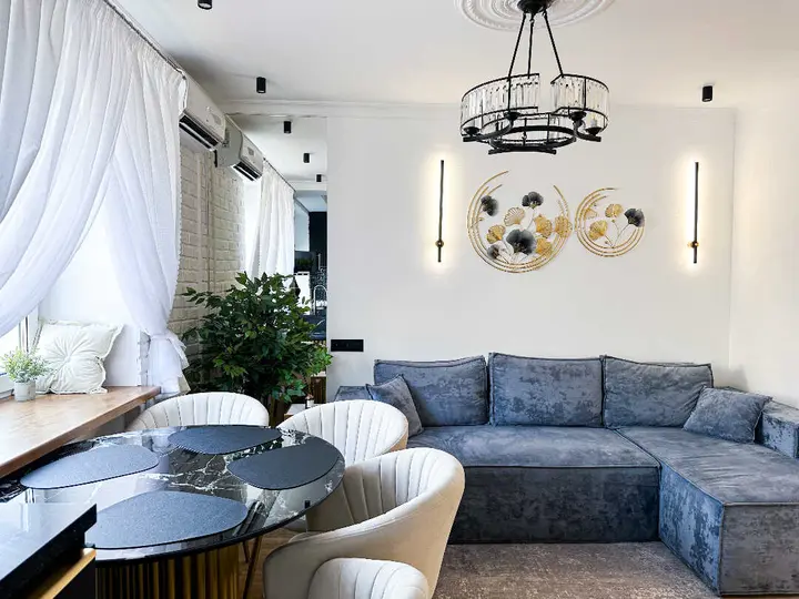 Москва: Евротрешка "Top Rooms" на Таганке у Москвы реки