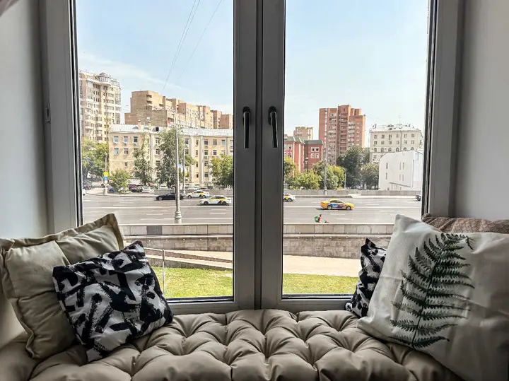 Москва: Евротрешка "Top Rooms" на Таганке у Москвы реки