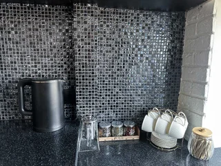 Москва: Евротрешка "Top Rooms" на Таганке у Москвы реки