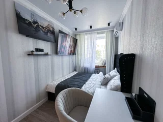 Москва: Евротрешка "Top Rooms" на Таганке у Москвы реки