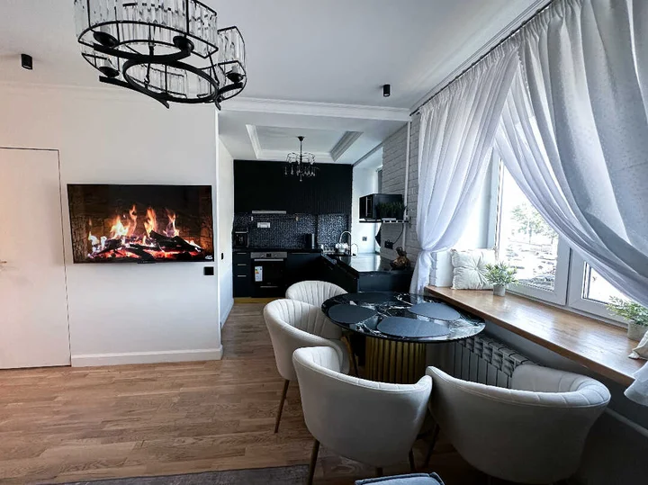 Москва: Евротрешка "Top Rooms" на Таганке у Москвы реки