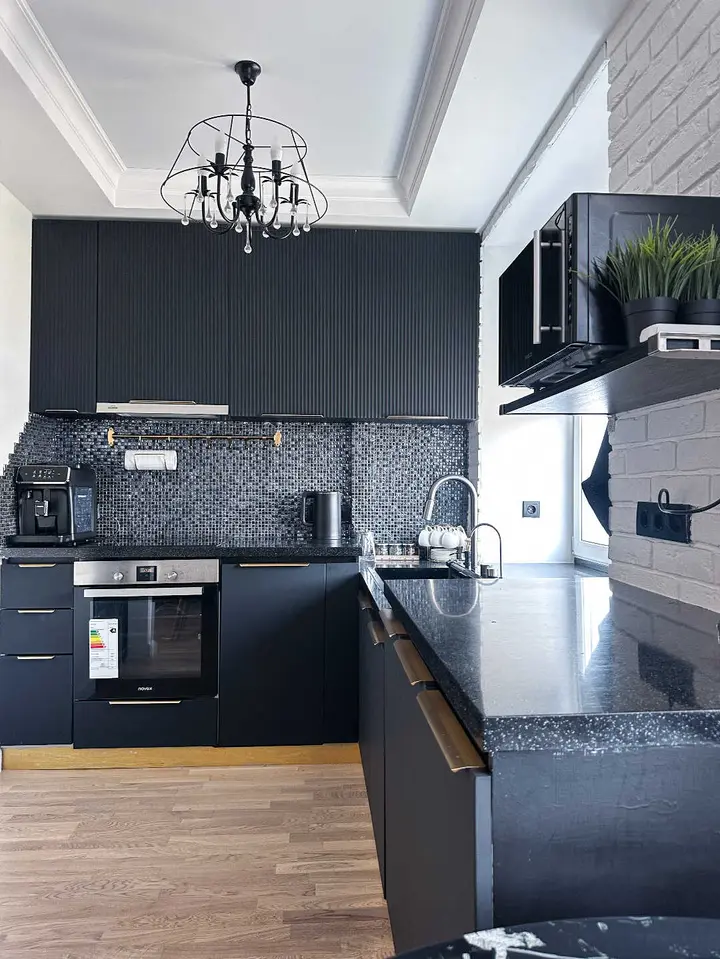Москва: Евротрешка "Top Rooms" на Таганке у Москвы реки